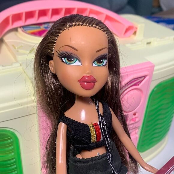 Bratz Yasmin Rock Angelz with guitar - Picture 2 of 9